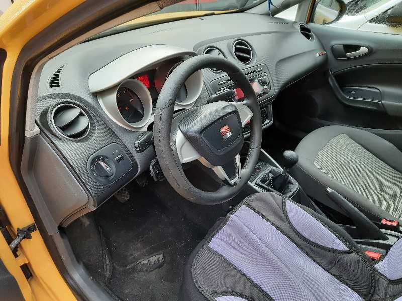 seat ibiza (6j5) del año 2008