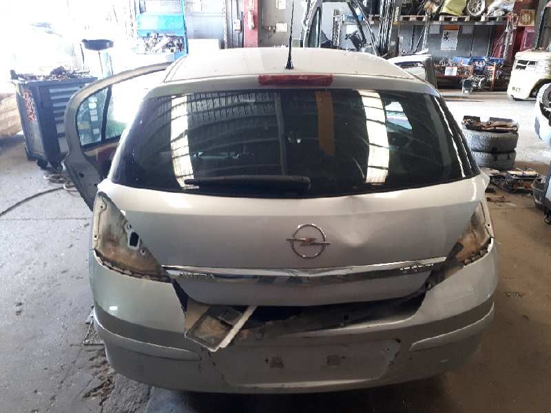 opel astra h berlina del año 2004