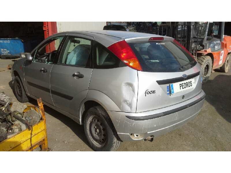 ford focus berlina (cak) del año 2001