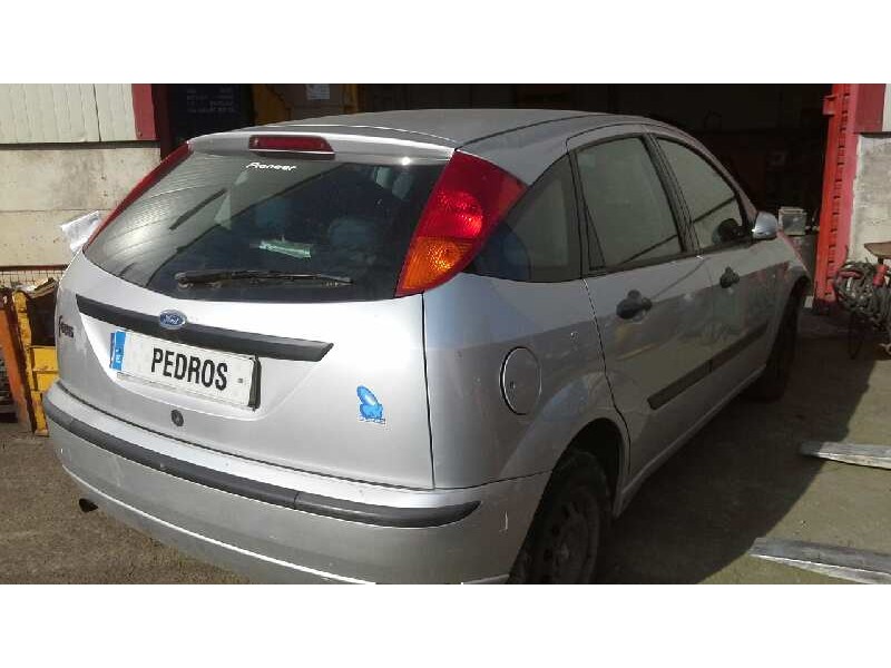 ford focus berlina (cak) del año 2001