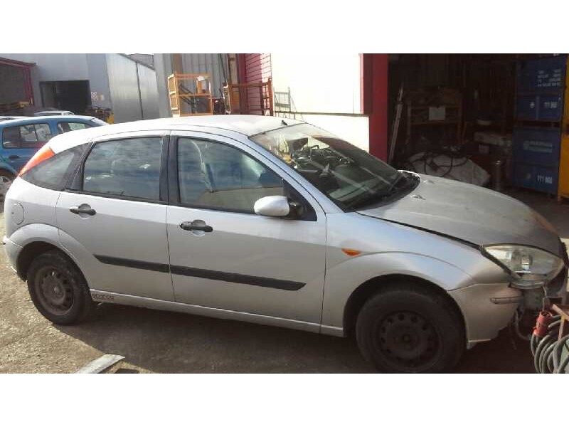 ford focus berlina (cak) del año 2001