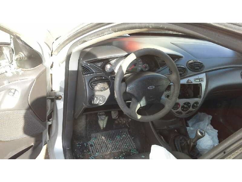 ford focus berlina (cak) del año 2001