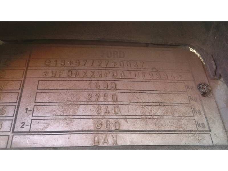 ford focus berlina (cak) del año 2001