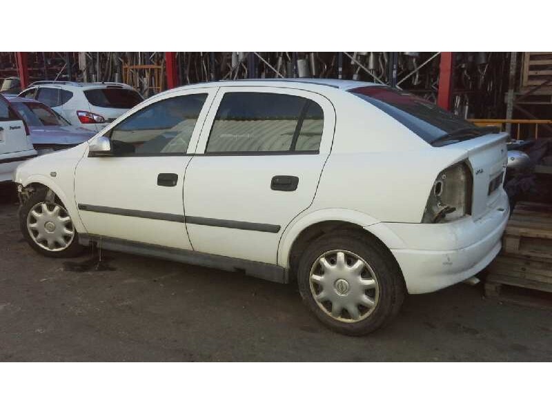 opel astra g berlina del año 2000