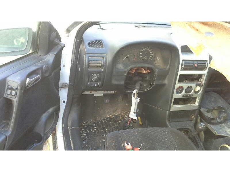 opel astra g berlina del año 2000