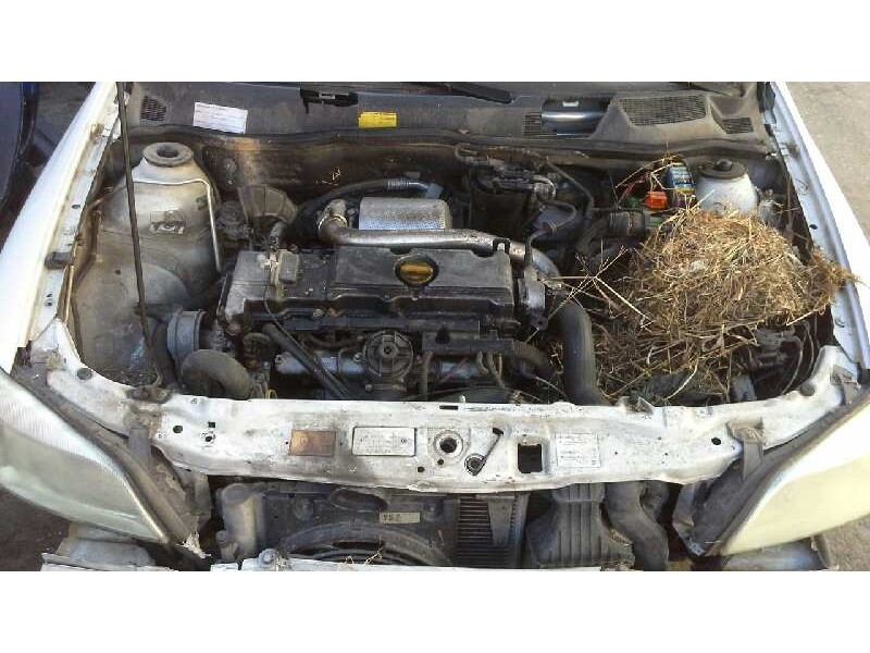 opel astra g berlina del año 2000