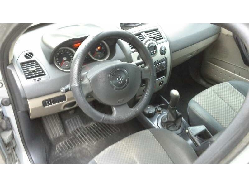 renault megane ii classic berlina del año 2004