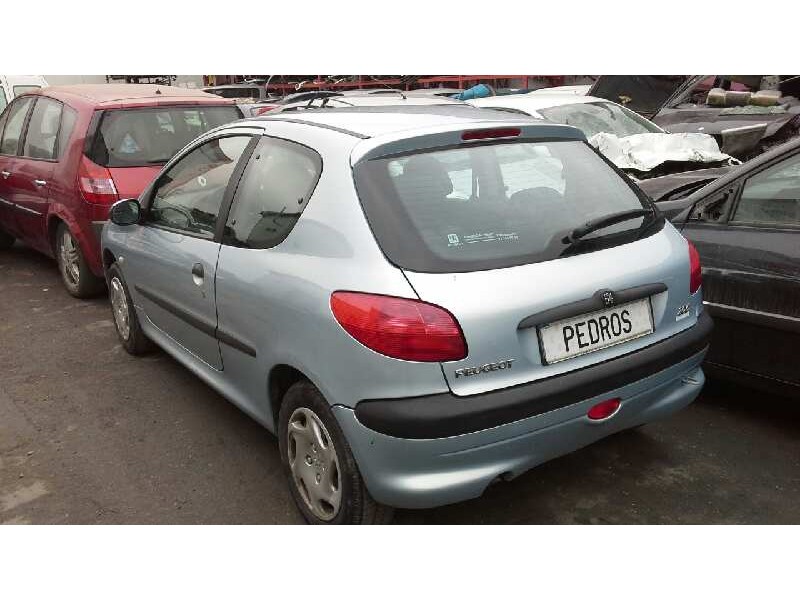 peugeot 206 berlina del año 2001