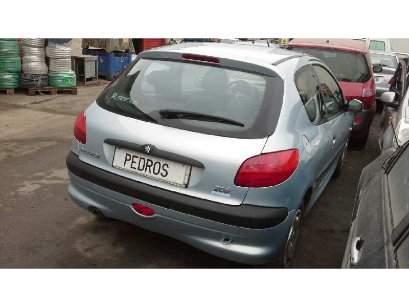 peugeot 206 berlina del año 2001