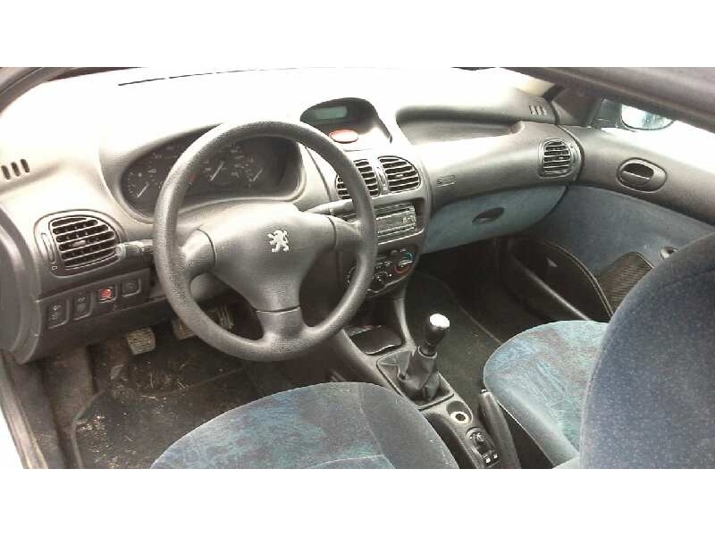peugeot 206 berlina del año 2001
