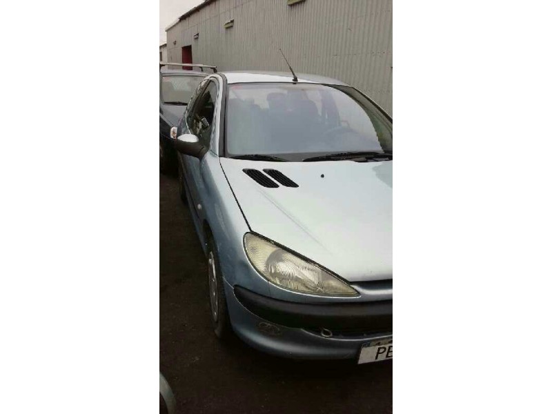 peugeot 206 berlina del año 2001