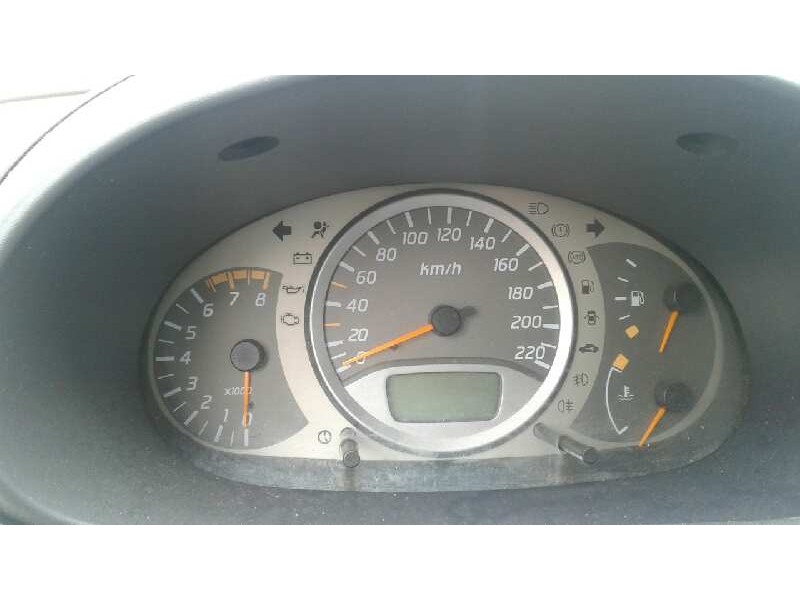 nissan almera tino (v10m) del año 2003