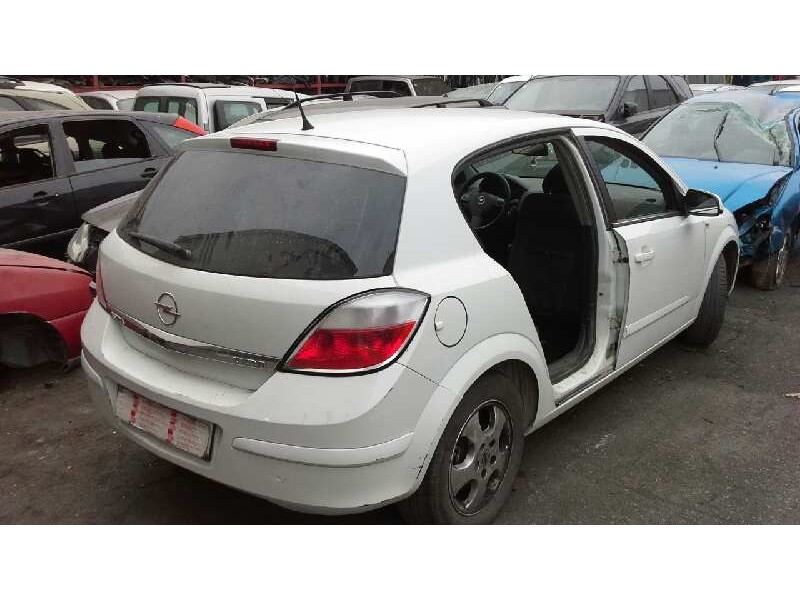 opel astra h berlina del año 2004