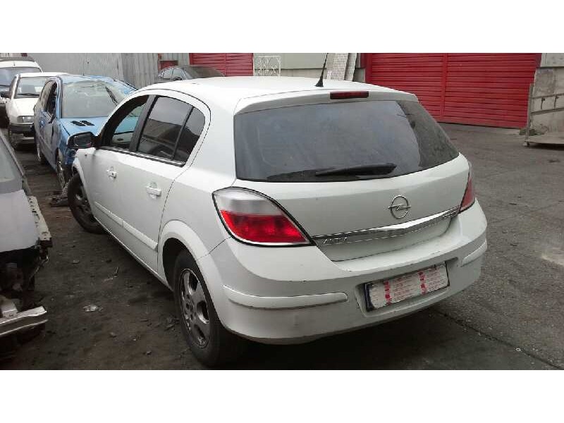 opel astra h berlina del año 2004