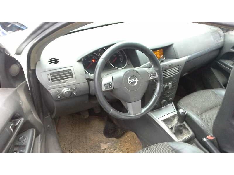 opel astra h berlina del año 2004