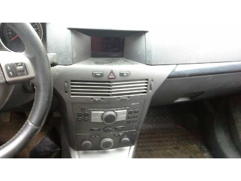 opel astra h berlina del año 2004