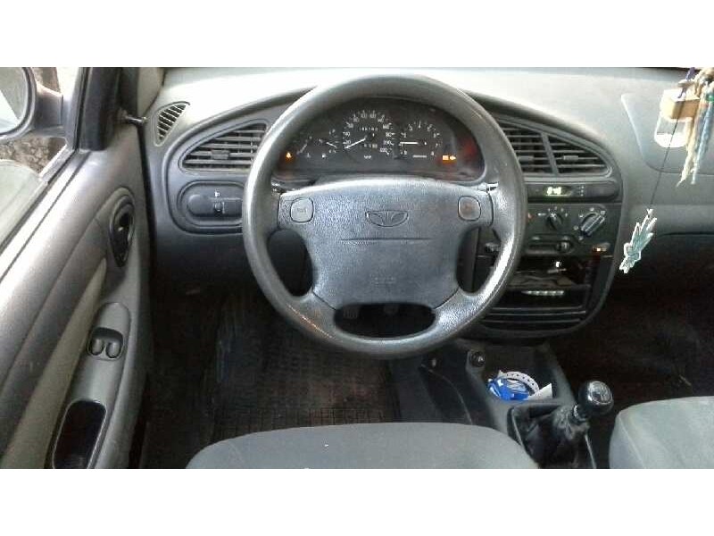 daewoo lanos del año 2002