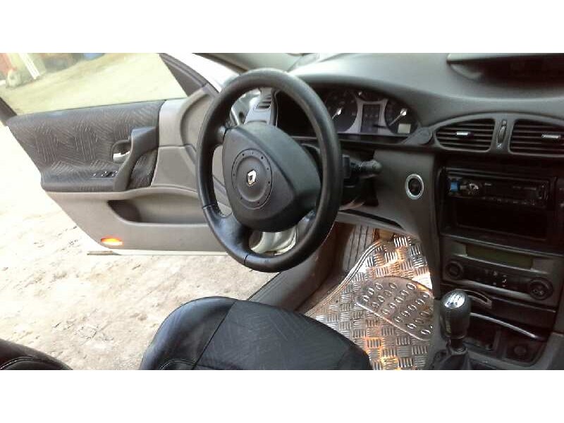 renault laguna ii (bg0) del año 2001