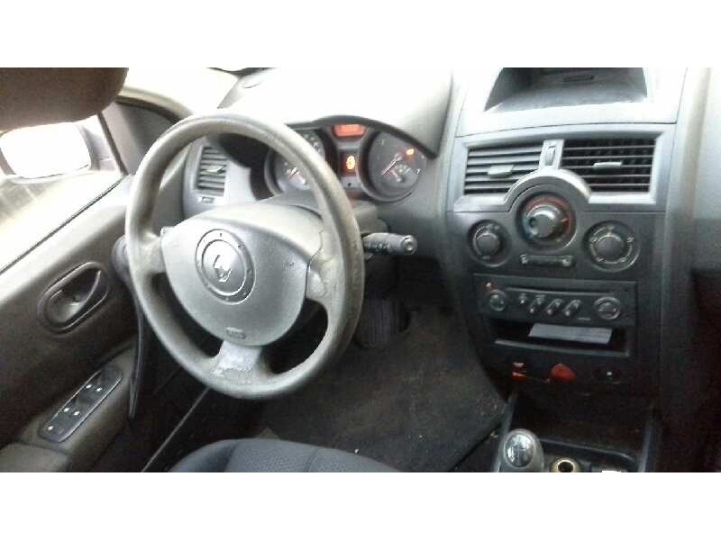 renault megane ii classic berlina del año 2004