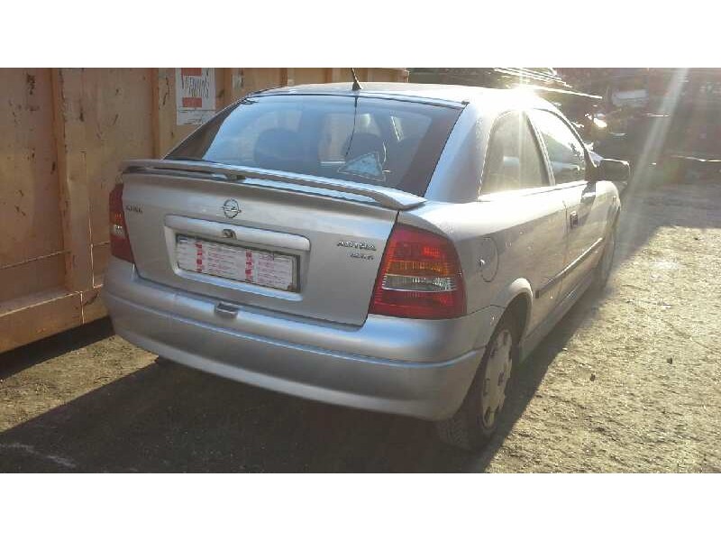 opel astra g berlina del año 2002
