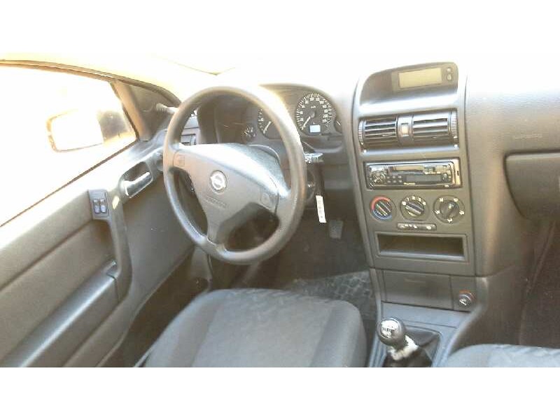 opel astra g berlina del año 2002