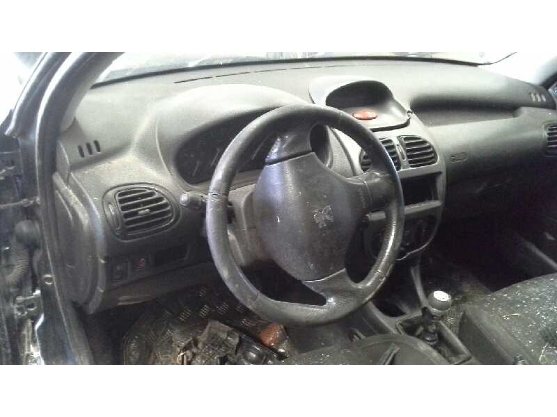 peugeot 206 berlina del año 2002