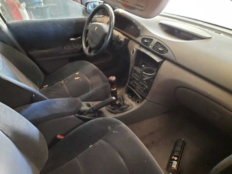 renault laguna ii (bg0) del año 2001