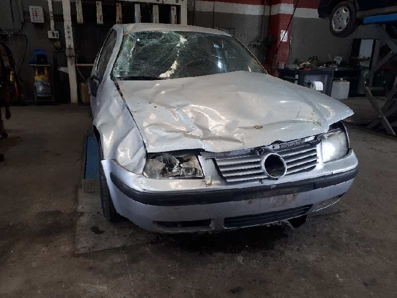 volkswagen bora berlina (1j2) del año 2002