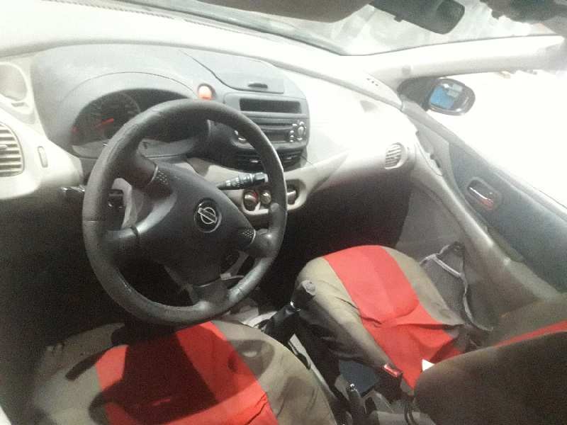 nissan almera tino (v10m) del año 2001