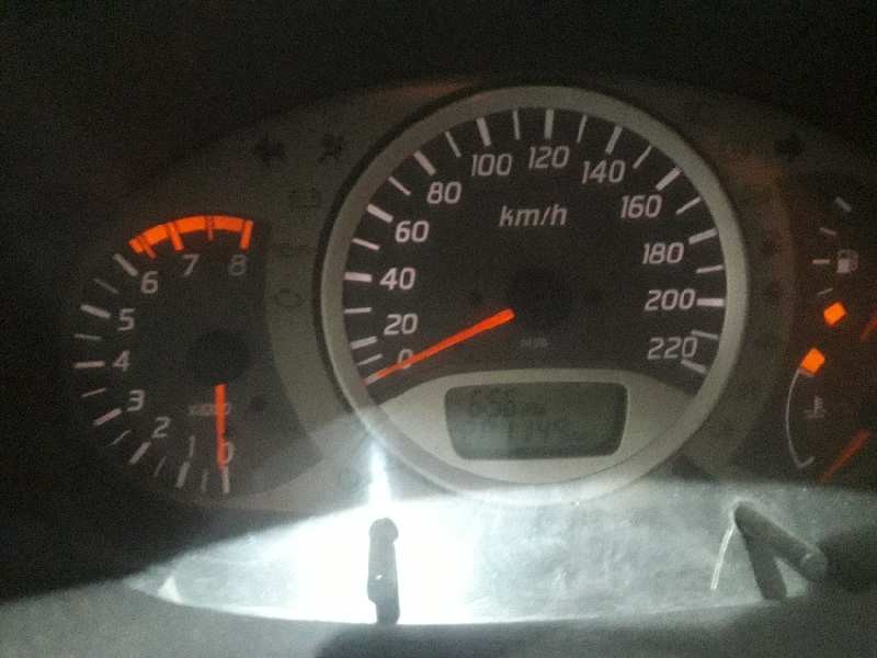 nissan almera tino (v10m) del año 2001