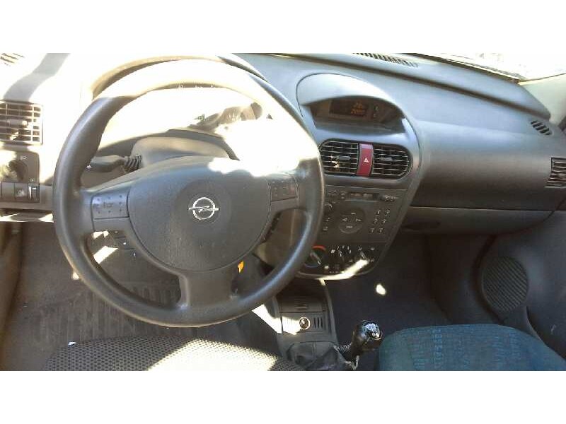 opel corsa c del año 2001