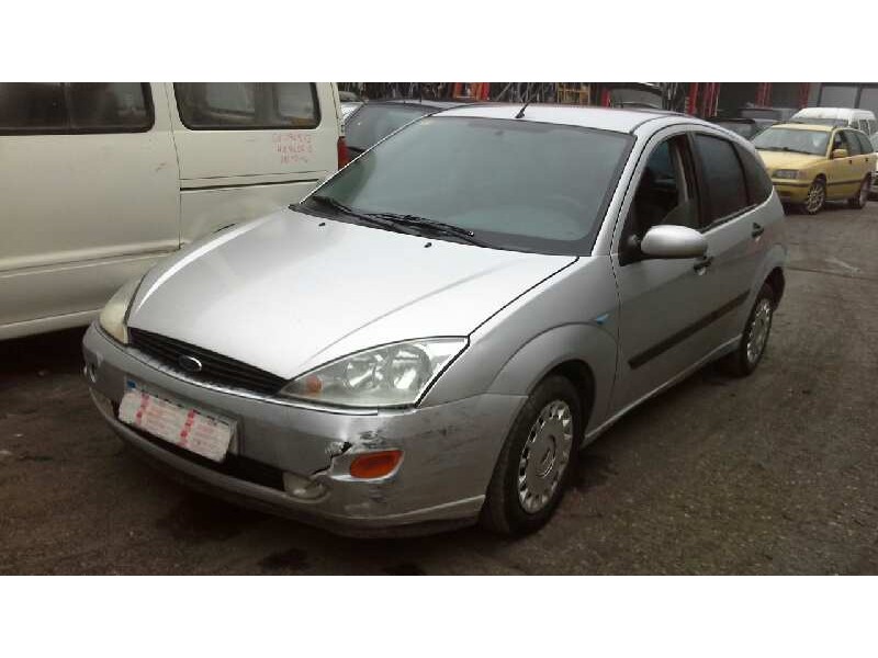 ford focus berlina (cak) del año 2001
