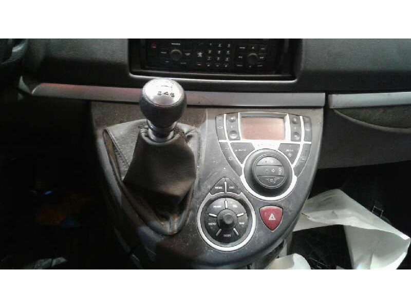 peugeot 807 del año 2006