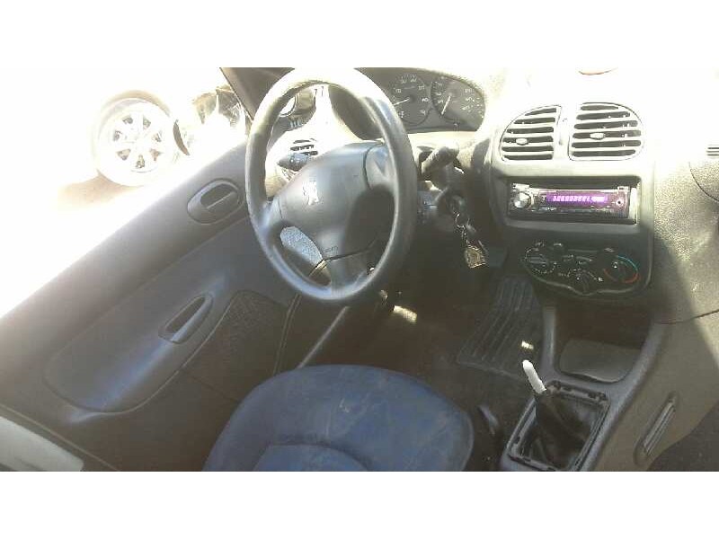 peugeot 206 berlina del año 2002