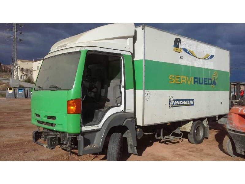 nissan atleon del año 2003