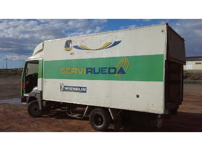 nissan atleon del año 2003