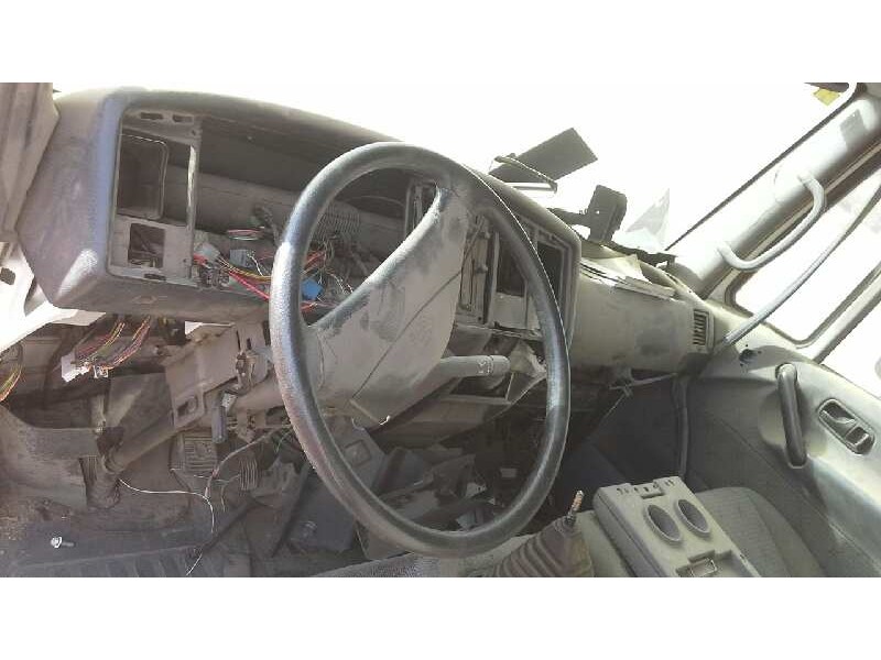 nissan atleon del año 2003