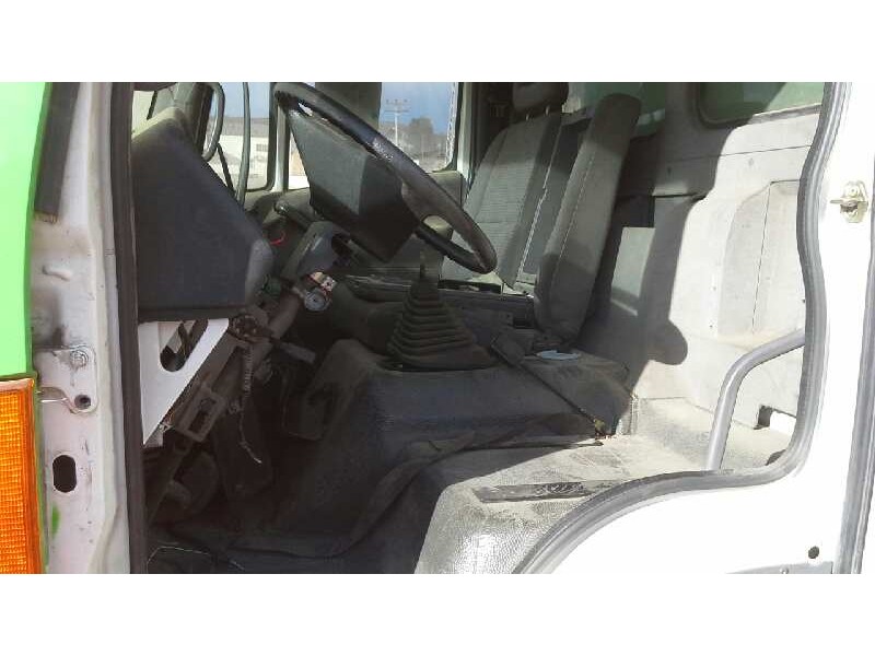 nissan atleon del año 2003