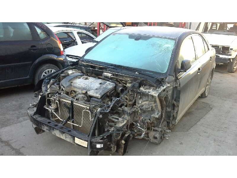 toyota avensis berlina (t25) del año 2004