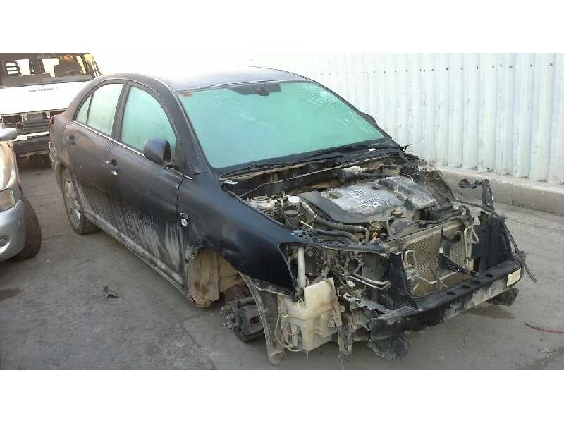 toyota avensis berlina (t25) del año 2004