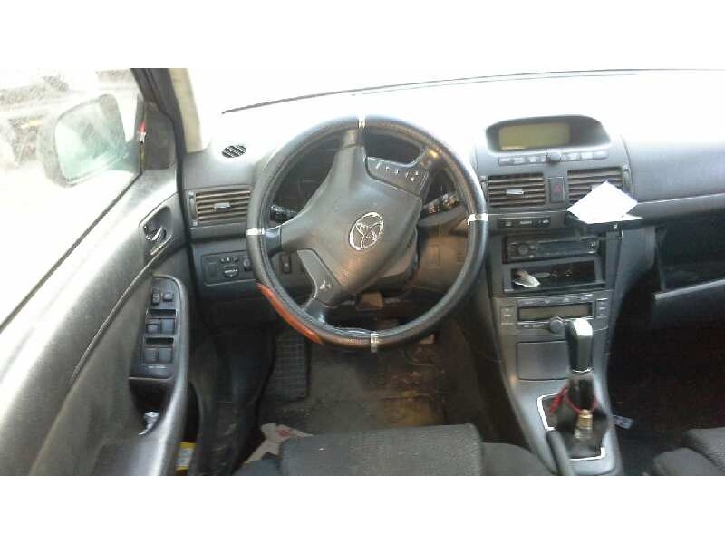 toyota avensis berlina (t25) del año 2004