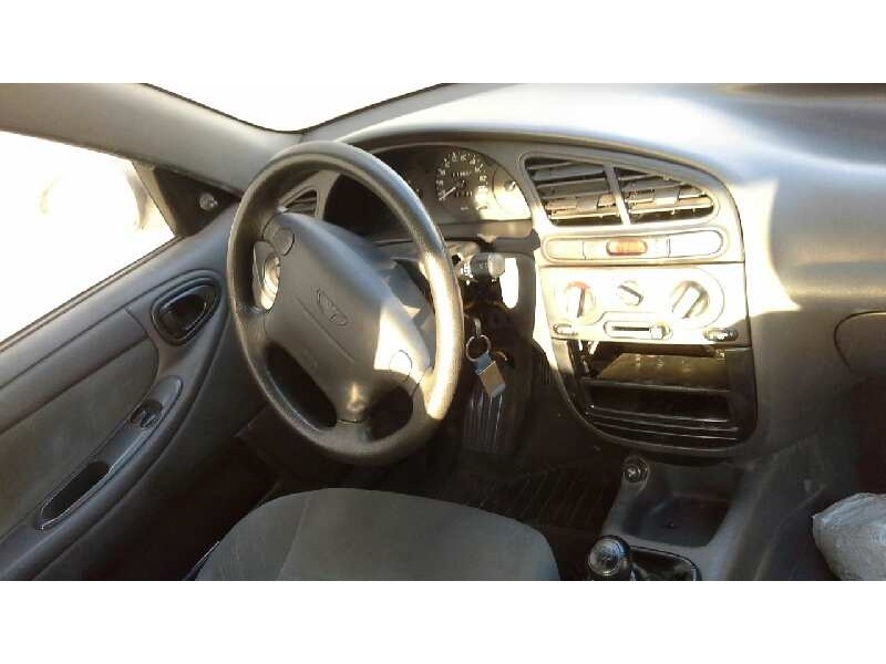 daewoo lanos del año 2002