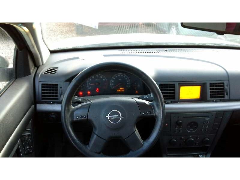 opel vectra c berlina del año 2003