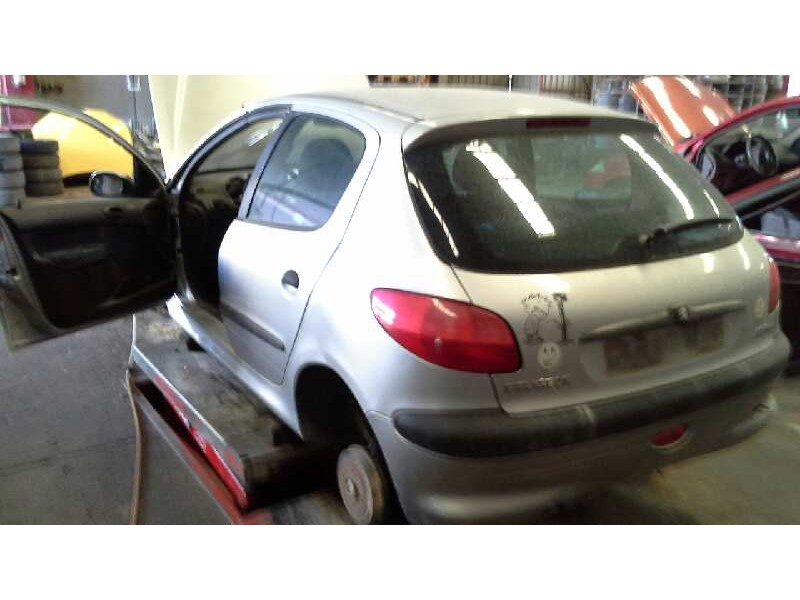 peugeot 206 berlina del año 2002