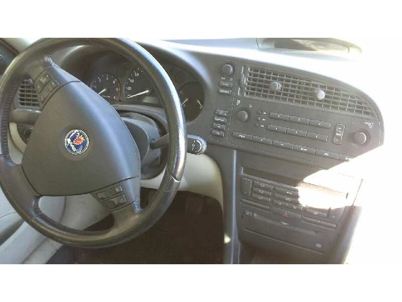 saab 9-3 berlina del año 2004