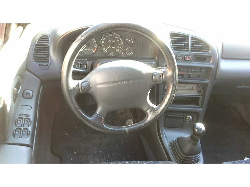 mazda 323 berl. f/s (bj) del año 1996