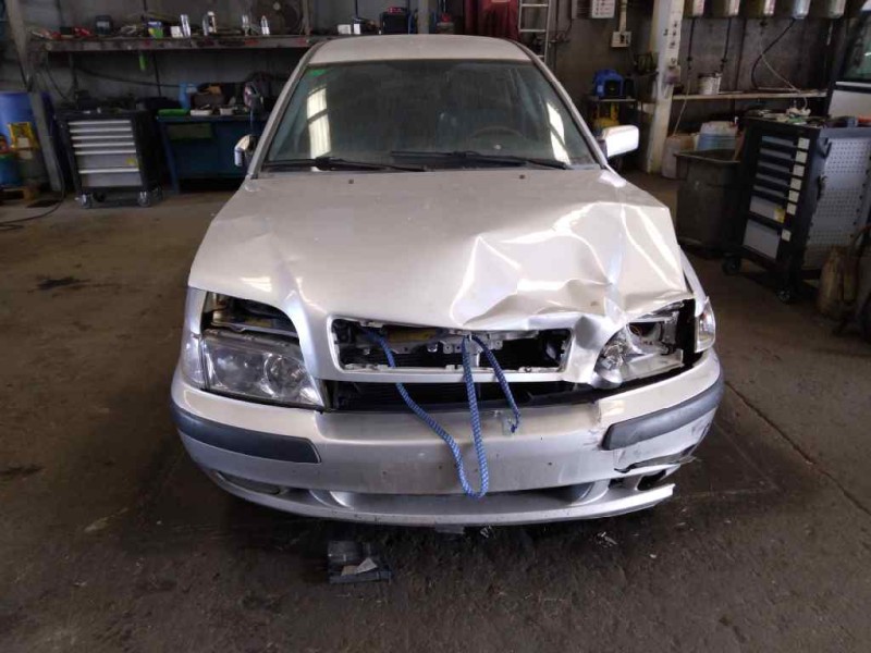 volvo s40 berlina del año 2001