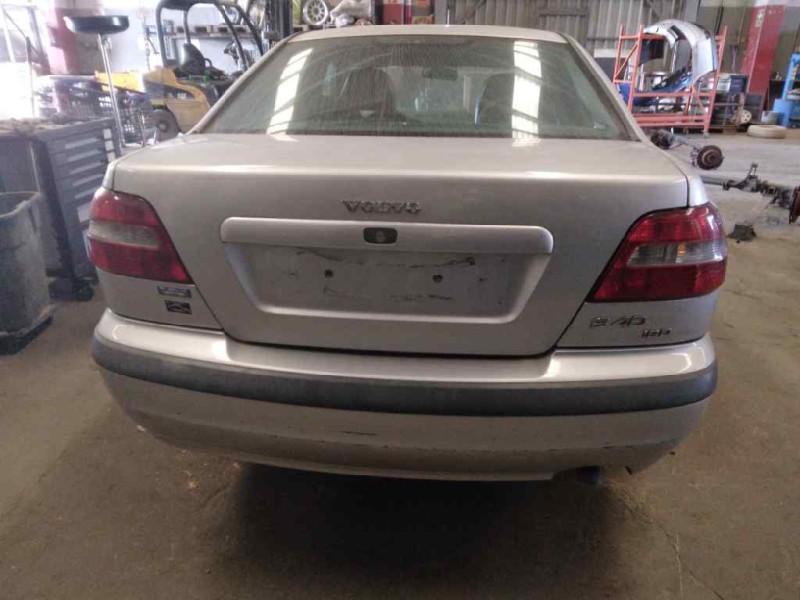 volvo s40 berlina del año 2001