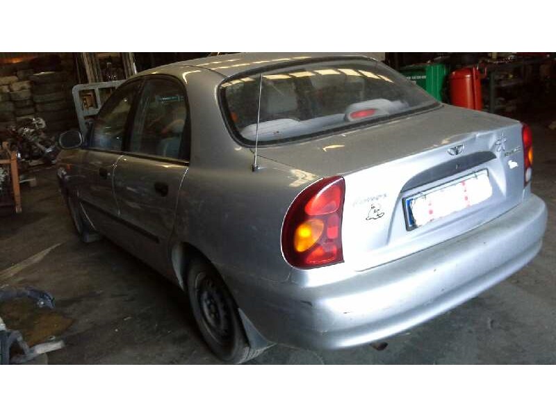 daewoo lanos del año 2002