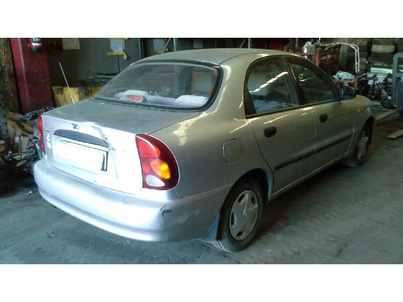 daewoo lanos del año 2002